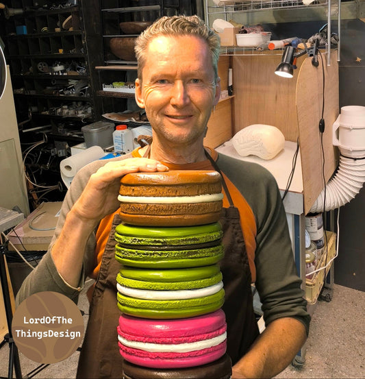 Handgemaakte macarons van hardschuim in bijna elke maat geleverd door Lord Of The Things Design