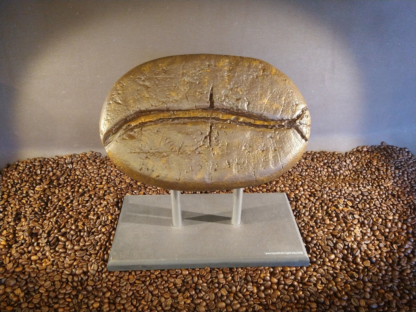 koffieboon sculptuur goud