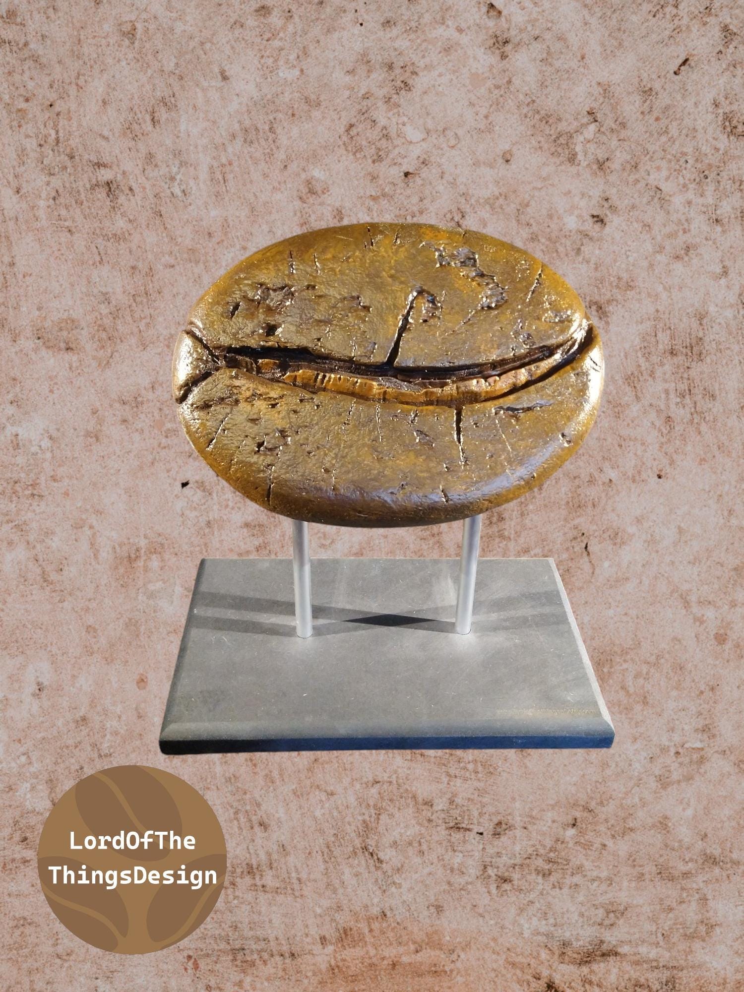 koffieboon sculptuur goud